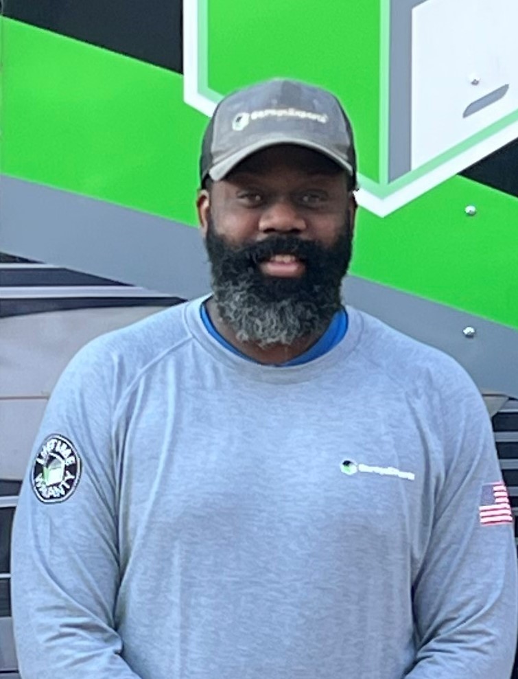 Headshot of Chris Robinson